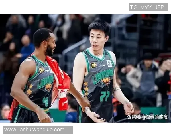 弗格抵达上海称等待和洽兄弟张镇麟碰头 要给上海男篮带来成功 弗格抵达上海称等待和洽兄弟张镇麟碰头 要给上海男篮带来成功